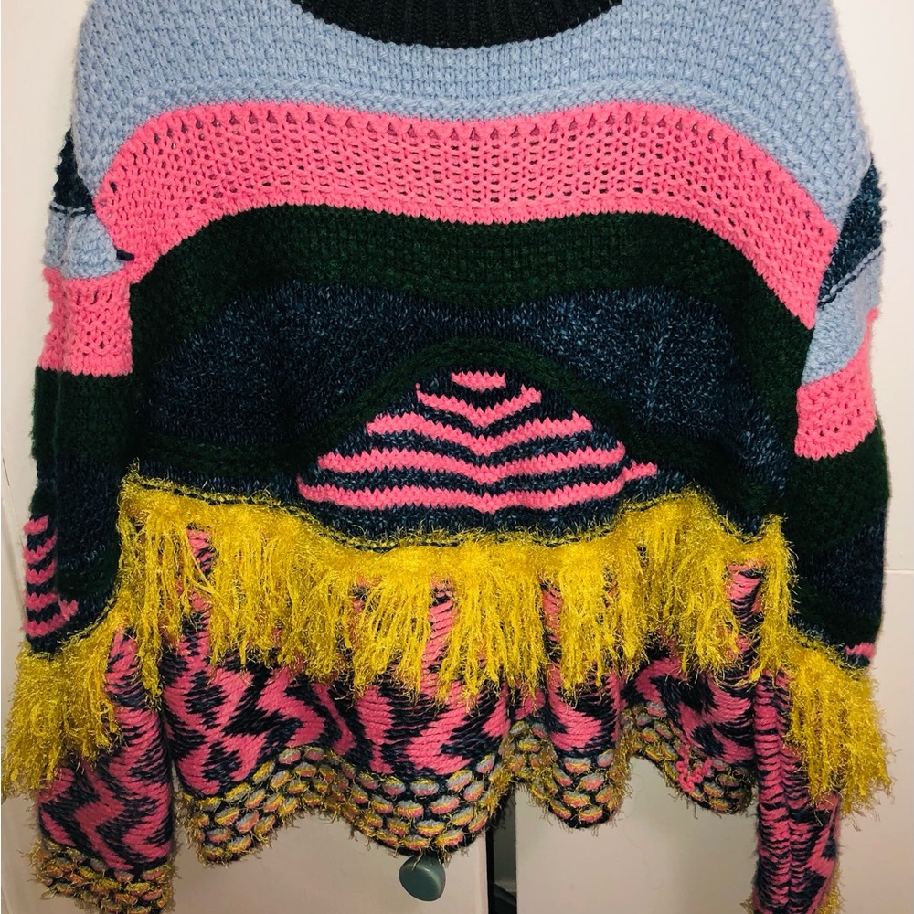 ZARA - US Medium. Super cute.  I’ve worn it twice.  Thank you for viewing.